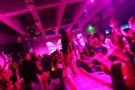 30 Discotheques in Delhi, Disco in Delhi with Dance Floor.